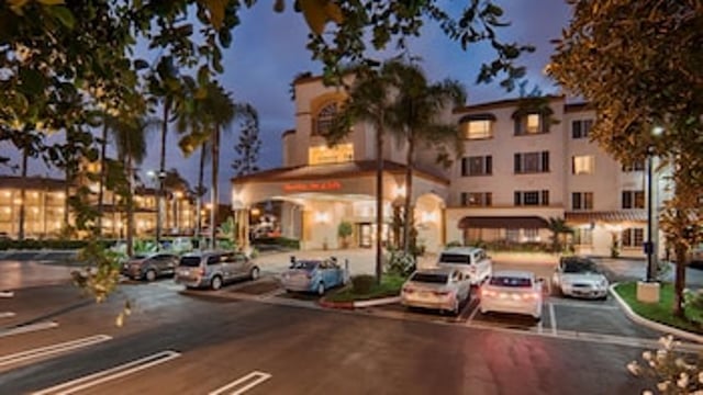 Hampton Inn and Suites Santa Ana/Orange County Airport hotel detail image 2