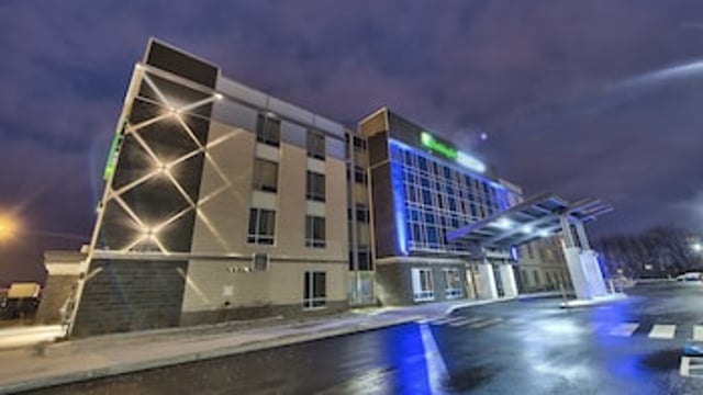 Holiday Inn Express & Suites Vaudreuil, an IHG Hotel hotel detail image 1