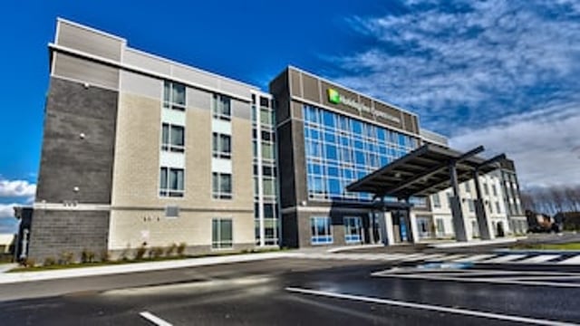 Holiday Inn Express & Suites Vaudreuil, an IHG Hotel hotel detail image 2