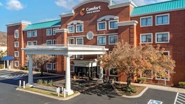 Comfort Inn & Suites hotel detail image 2