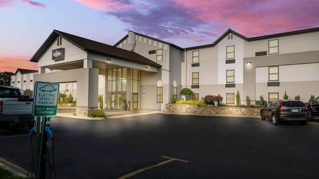 Country Inn & Suites by Radisson, Grandville-Grand Rapids West, MI hotel detail image 1
