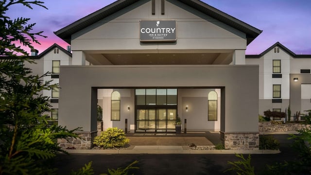 Country Inn & Suites by Radisson, Grandville-Grand Rapids West, MI hotel detail image 3