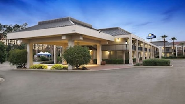 Days Inn by Wyndham Jacksonville Airport hotel detail image 1