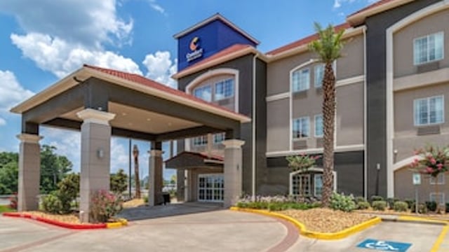 Comfort Inn & Suites hotel detail image 1