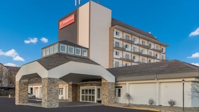 Orangewood Inn & Suites Kansas City Airport hotel detail image 3