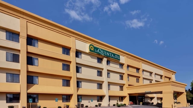La Quinta Inn & Suites by Wyndham Plattsburgh hotel detail image 2