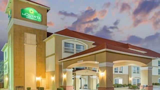 La Quinta Inn & Suites by Wyndham Oklahoma City -Yukon hotel detail image 1