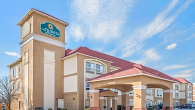 La Quinta Inn & Suites by Wyndham Oklahoma City -Yukon hotel detail image 2