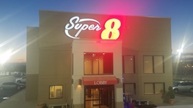 Super 8 by Wyndham Wichita North hotel detail image 2