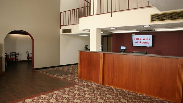 Red Roof Inn & Suites Cave City hotel detail image 3
