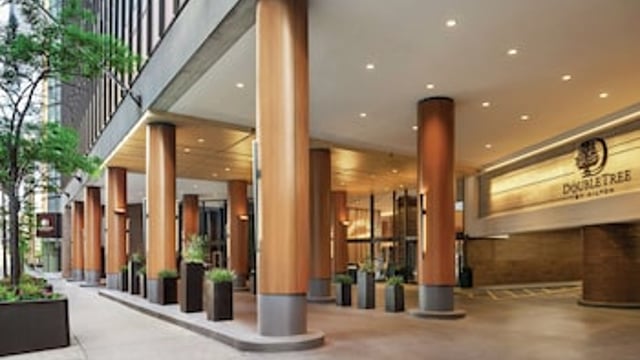 Hilton Grand Vacations Club Chicago Magnificent Mile hotel detail image 1
