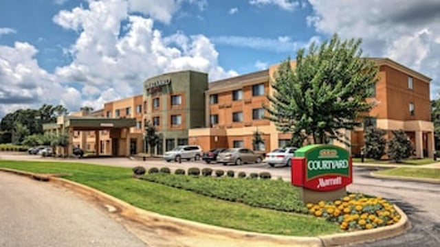 Courtyard by Marriott Troy hotel detail image 1