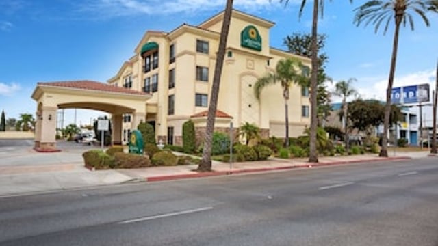 La Quinta Inn & Suites by Wyndham NE Long Beach/Cypress hotel detail image 2