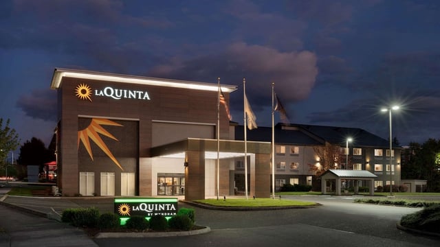 La Quinta Inn & Suites by Wyndham Springfield hotel detail image 2