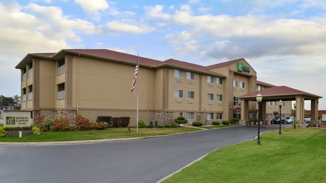 Holiday Inn Express & Suites St Joseph, an IHG Hotel hotel detail image 3