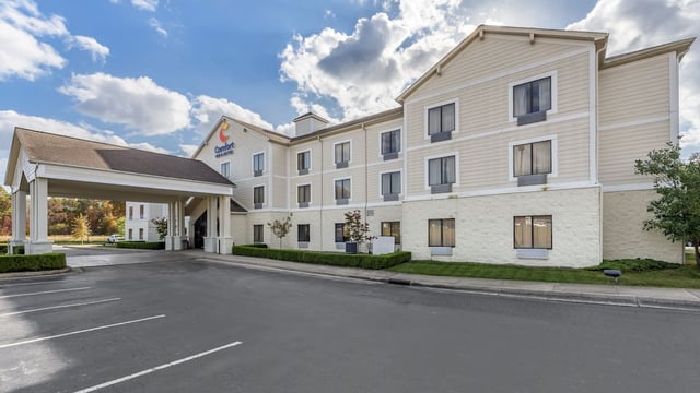 Comfort Inn & Suites hotel detail image 1