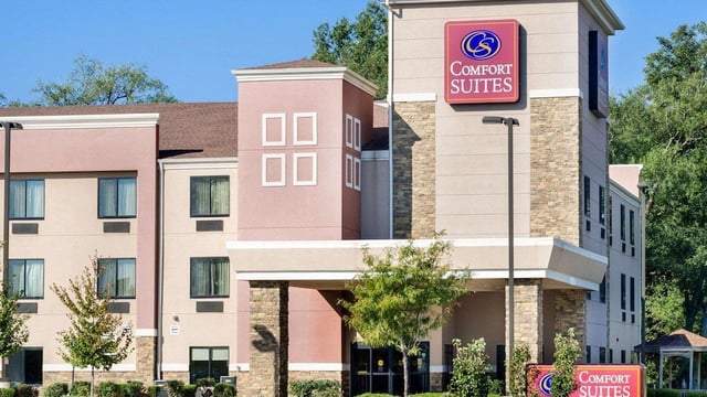 Comfort Suites Topeka Northwest hotel detail image 2