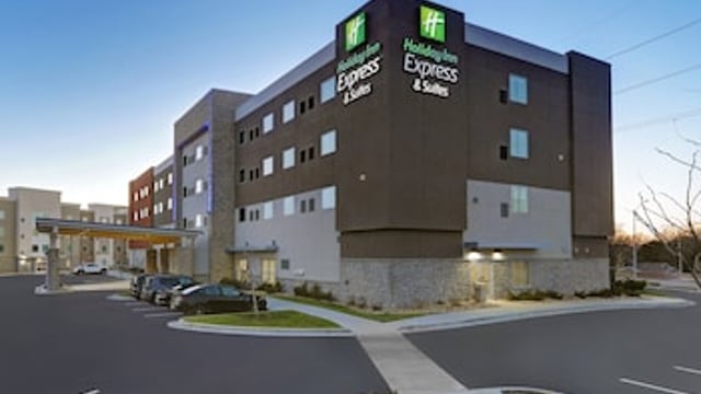 Holiday Inn Express & Suites Lenexa - Overland Park Area, an IHG Hotel hotel detail image 2