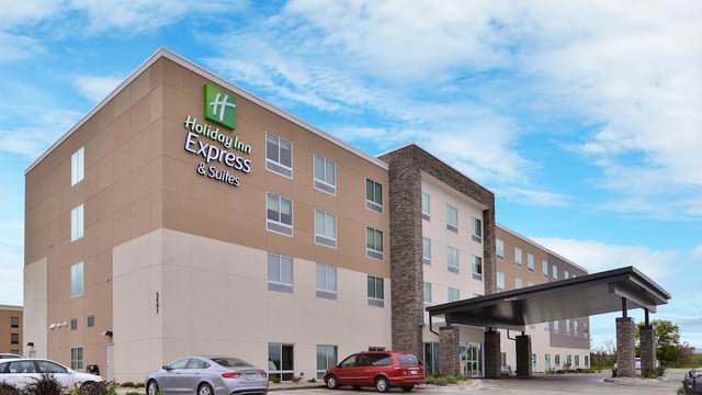Holiday Inn Express & Suites Marshalltown, an IHG Hotel hotel detail image 1
