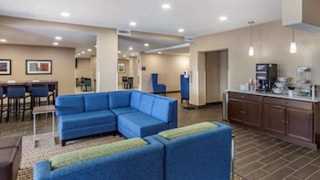 Comfort Inn & Suites Spring Lake - Fayetteville Near Fort Liberty hotel detail image 3